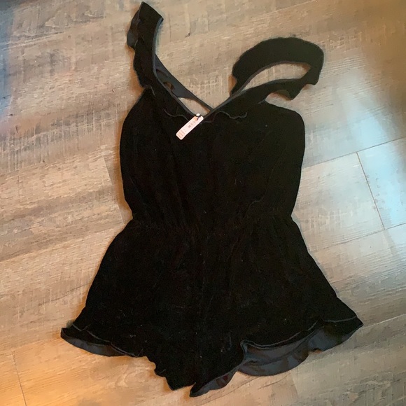NWT Victoria’s Secret Velvet Romper, Medium - Picture 3 of 5